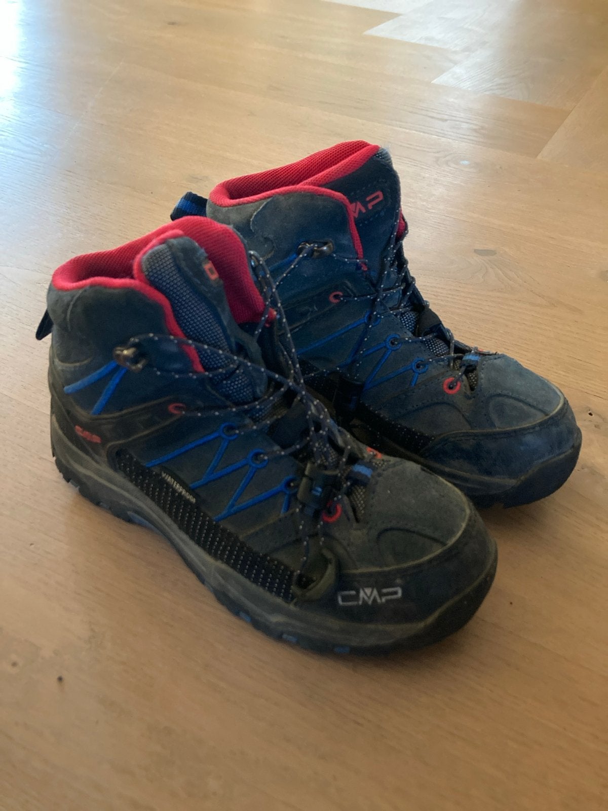 Nette waterproof bergschoenen, maat 32, weinig gebruikt, Decathlon, Schoenen, Ophalen of Verzenden, Zo goed als nieuw