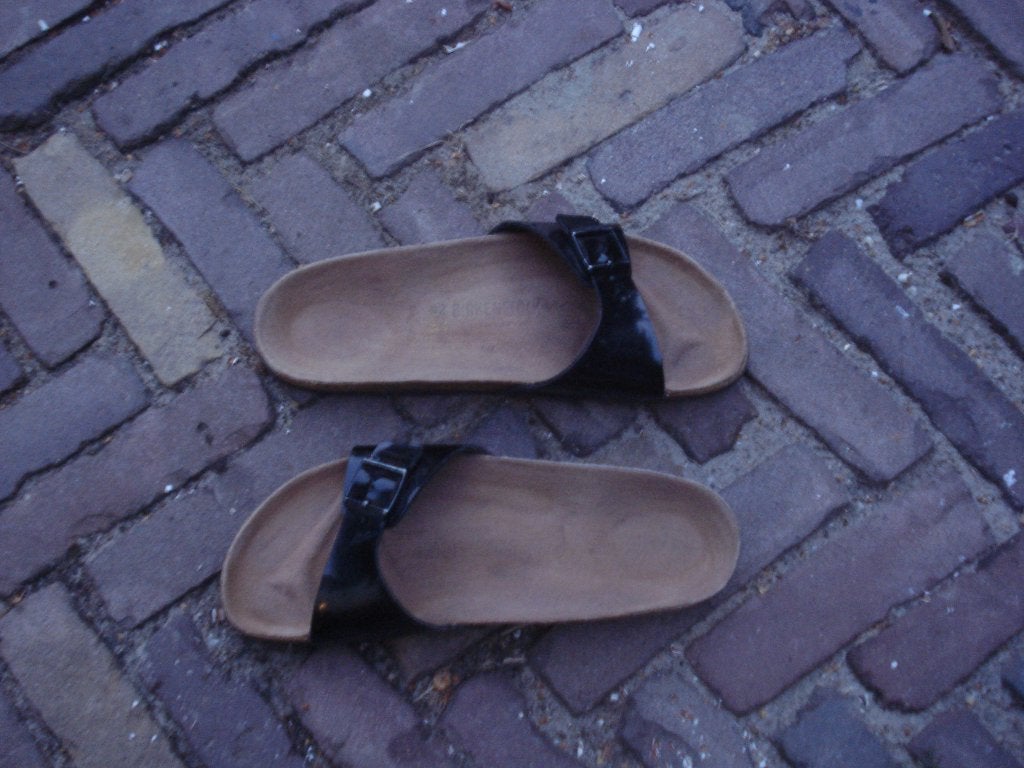 BIRKENSTOCK MADRID ZWART 42 GRATIS VERZENDING PER POST, Slippers, Verzenden, Zwart, Zo goed als nieuw