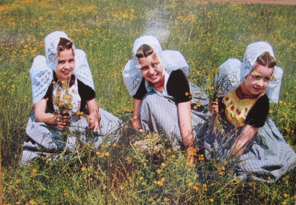 drie meisjes in Zeeuwse klederdracht - nieuw, Verzenden, 1980 tot heden, Ongelopen, Klederdracht