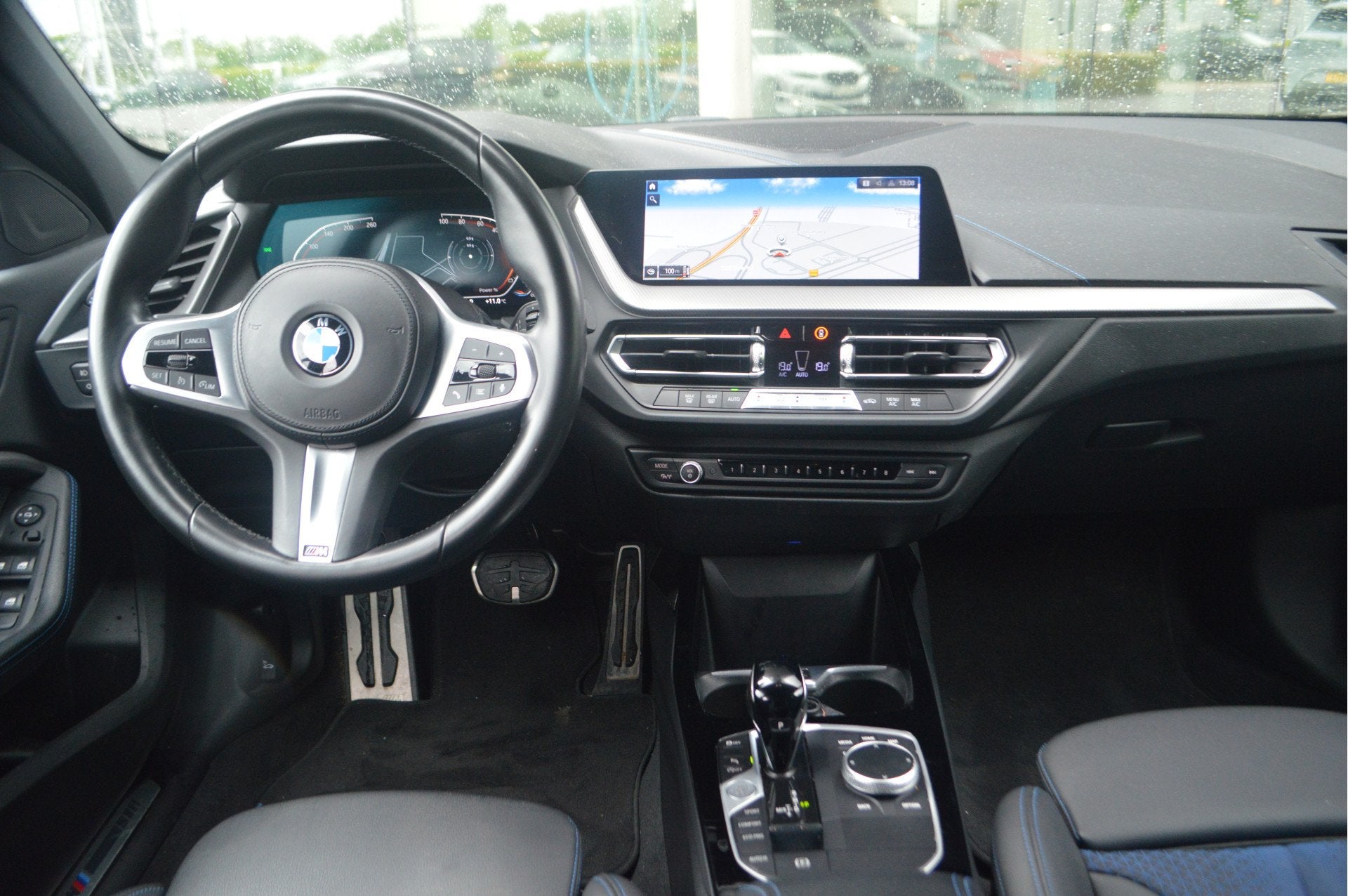 BMW 1 Serie 118i Executive M Sport Automaat / Sportstoelen /, Dealer onderhouden, 136 pk, Gebruikt, Met garantie (alle)