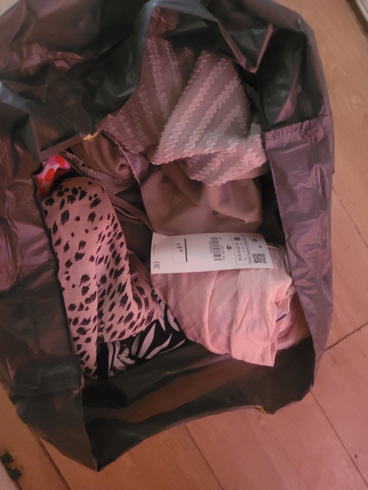 Een vuilniszak vol met nog nieuwe kleding met kaartje, Kleding | Dames, Ophalen, Nieuw