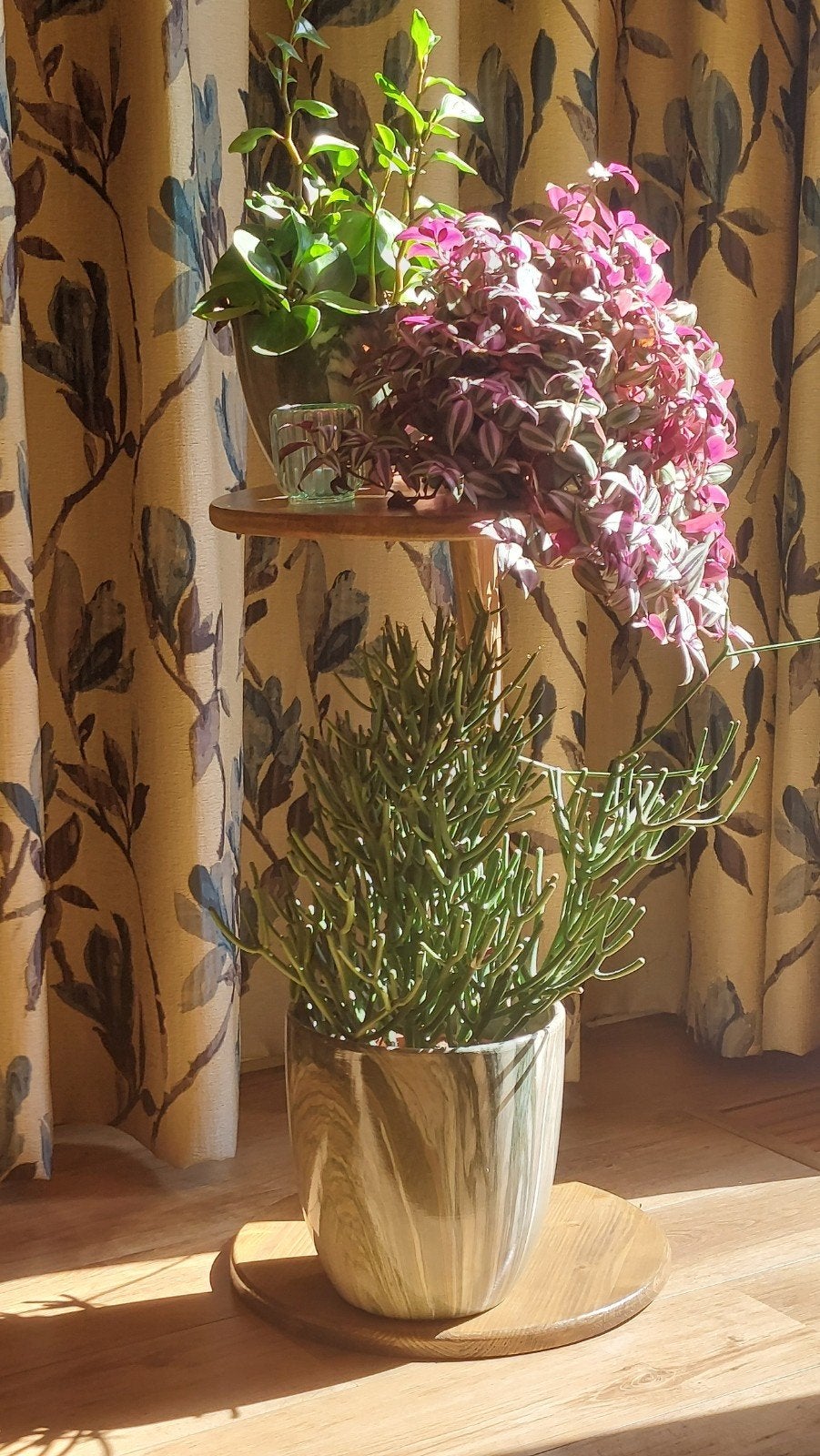 Nieuwe bijzettafel / plantentafel, kleur is vergrijsd beuken, Ophalen, Minder dan 55 cm, Rond, Nieuw