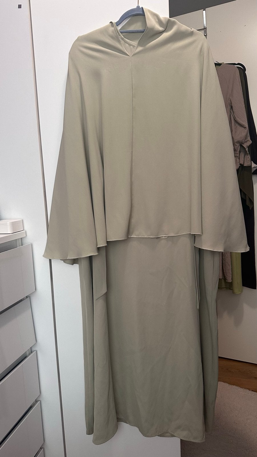 Itemsbyiness s/m in de kleur sage, Ophalen of Verzenden, Zo goed als nieuw, Maat 36 (S), Boven de knie