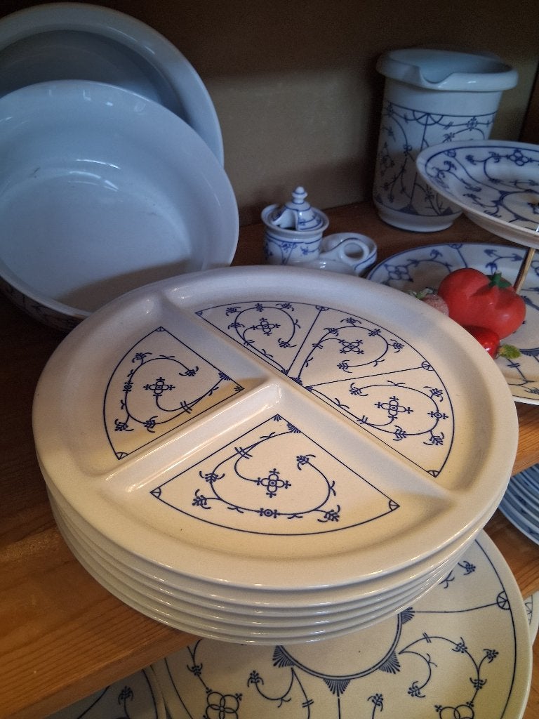 blauw saks servies Barbequebord drievakbord, fonduebord, Huis en Inrichting, Keuken | Servies, Ophalen of Verzenden, Zo goed als nieuw