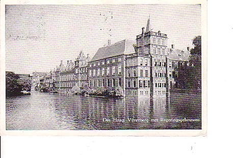 Ansichtkaart 	Den Haag	Vijverberg	met Regeringsgebouwen, Verzenden, 1940 tot 1960, Gelopen, Zuid-Holland