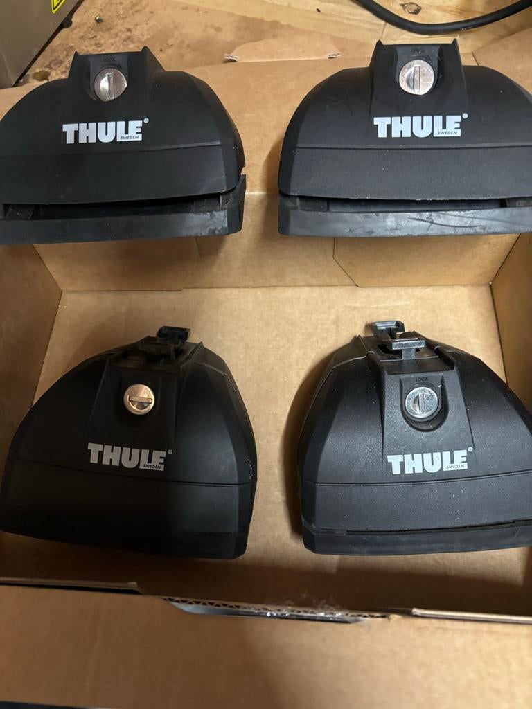 Thule Voetenset Dakdragers Ford Focus Station 2011-2018, Auto diversen, Dakdragers, Gebruikt, Ophalen