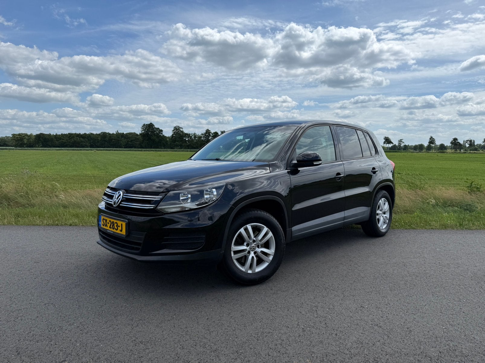 Volkswagen Tiguan 1.4 TSI 2014 Zwart NIEUWE DISTRIBUTIE APK, Auto's, Voorwielaandrijving, Zwart, 4 cilinders, Handgeschakeld