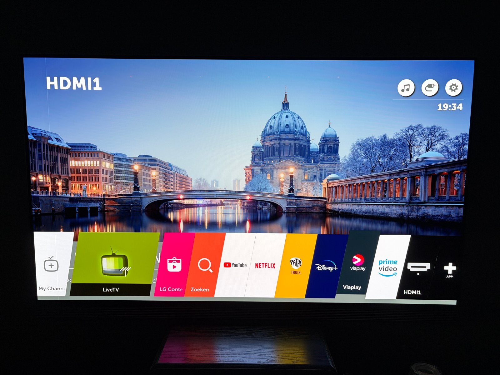 LG OLED65E6V 65 inch 4K OLED 3D Smart TV Harman Kardon
