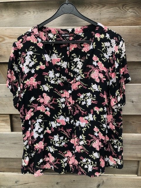 blouse  zwart met bloemen wit roze zomers IN TWO PLUS, Zwart, Maat 42/44 (L), Ophalen of Verzenden, Zo goed als nieuw