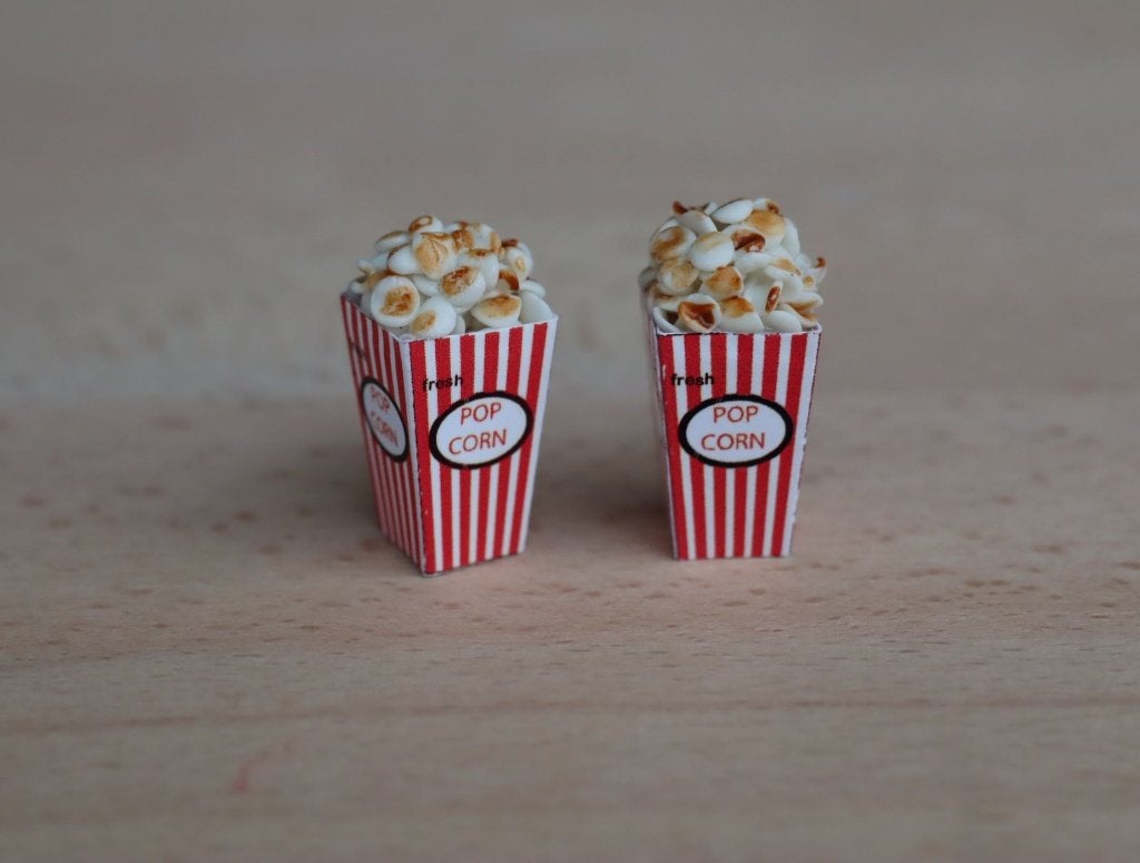 Gestreepte bekers met popcorn., Ophalen of Verzenden, Nieuw, Gebruiksvoorwerp