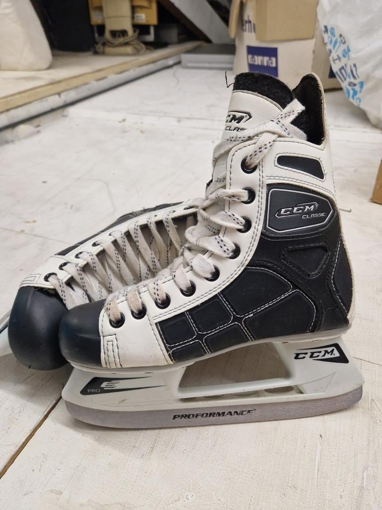 CCM ijshockeyschaatsen maat 37, Ophalen of Verzenden
