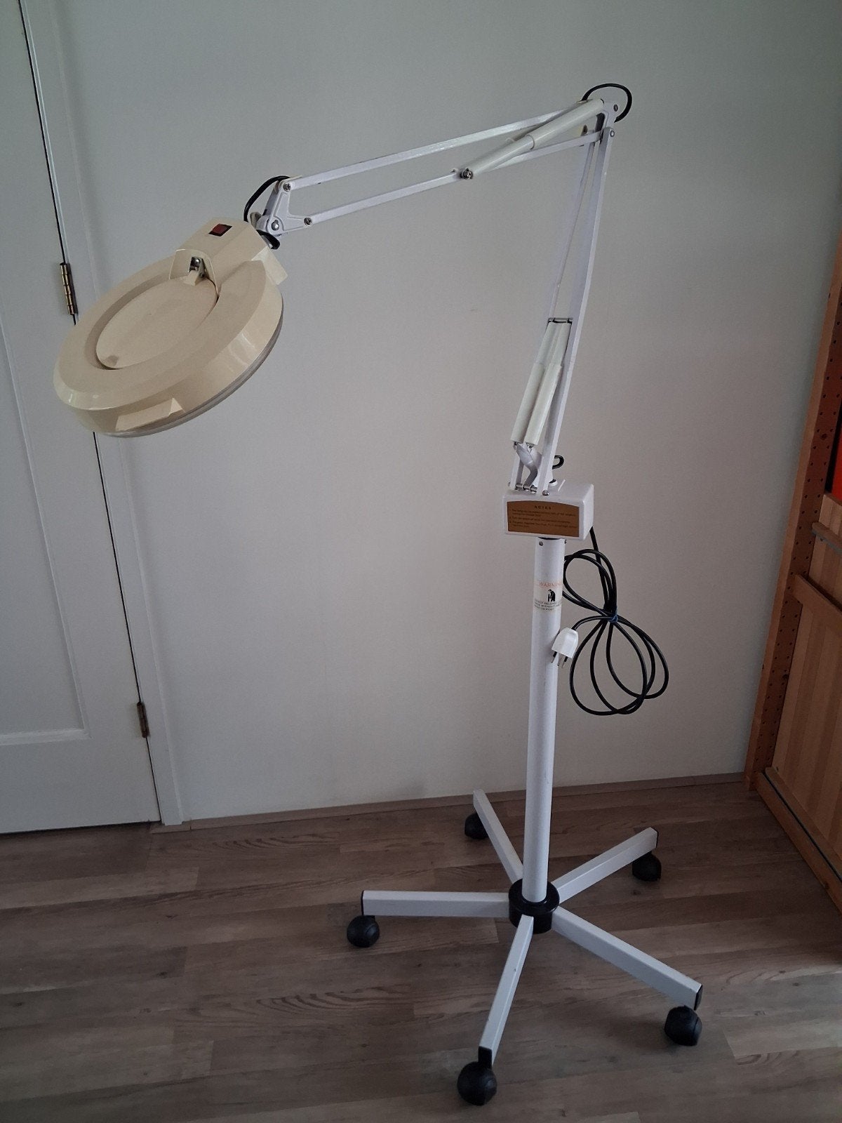 Professionele loeplamp op statief (3 dioptrie), Ophalen, Gebruikt