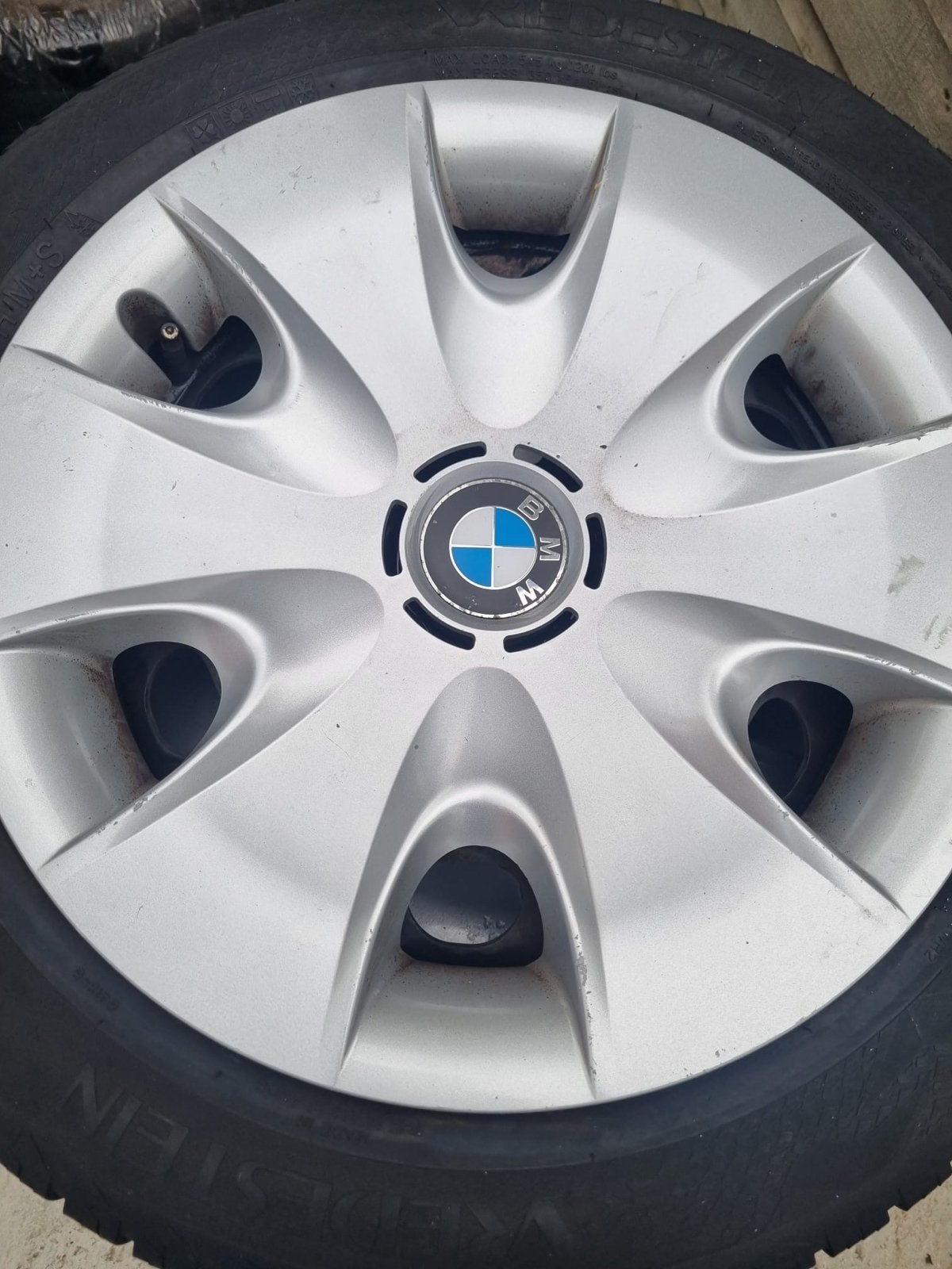 Vredestein winterbanden met BMW wieldoppen 195/55 R16, Ophalen, Gebruikt, 16 inch, Banden en Velgen