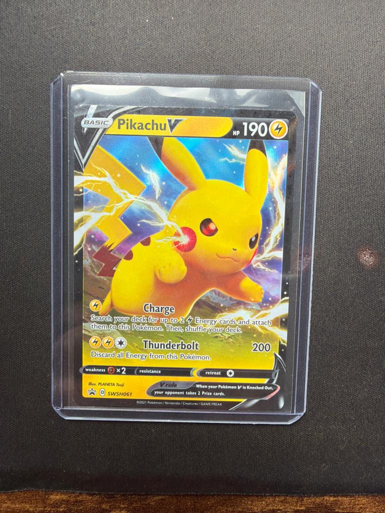 Pikachu V SWSH061 Promo, Ophalen of Verzenden, Zo goed als nieuw, Losse kaart, Foil