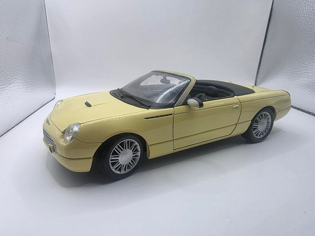 Thunderbird, Hobby en Vrije tijd, Modelauto's | 1:18, Zo goed als nieuw, Maisto, Ophalen of Verzenden