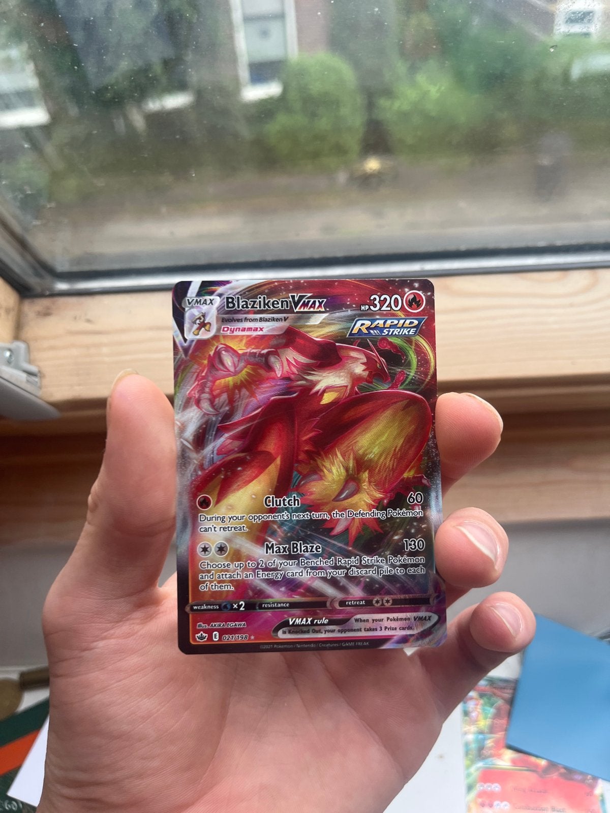 Blaziken VMAX Pokémon kaart - Rapid Strike, Hobby en Vrije tijd, Verzamelkaartspellen | Pokémon, Ophalen of Verzenden, Zo goed als nieuw