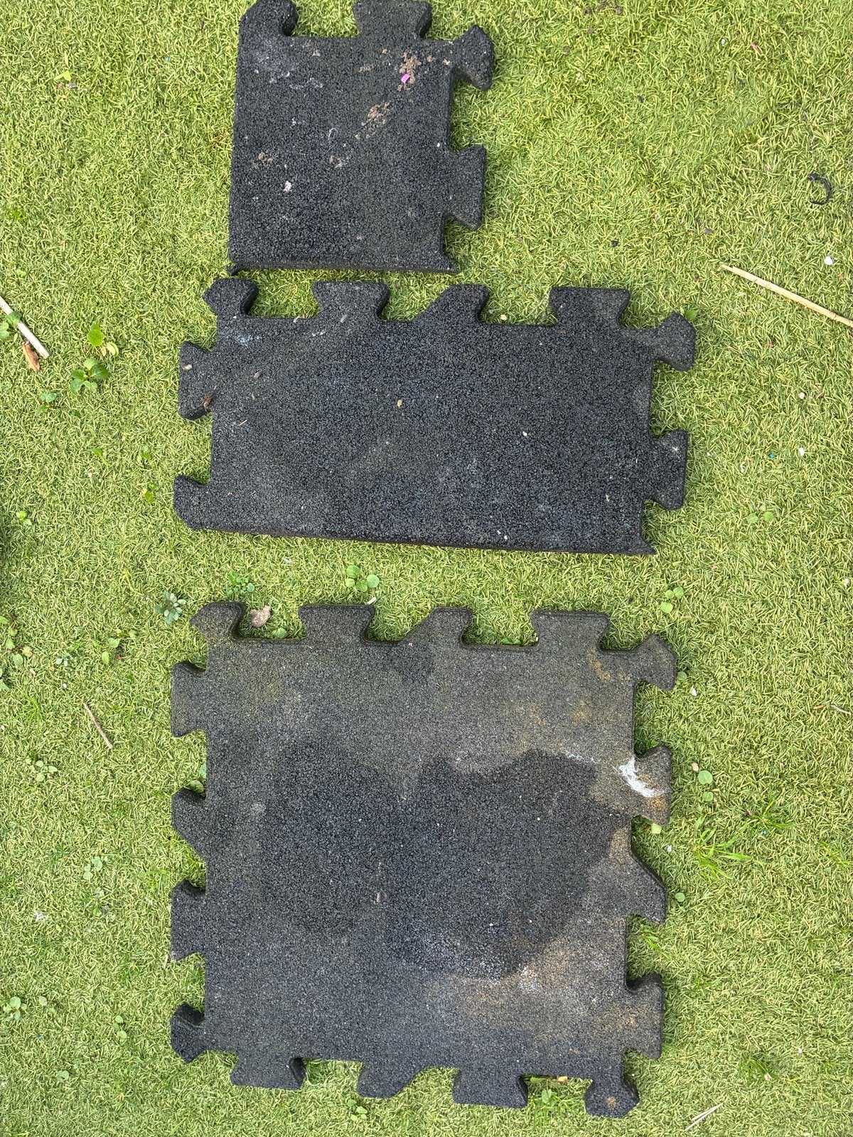 Rubberen tegels voor 9m2 - heel, half en hoeken.