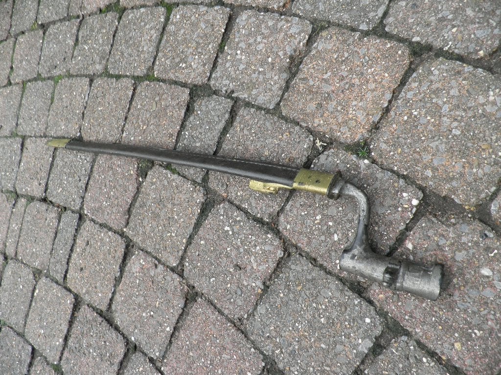 Vreemde aparte oude sok bajonet Model? lang 57cm, Verzamelen, Militaria | Algemeen, Ophalen of Verzenden, Landmacht, Overige gebieden