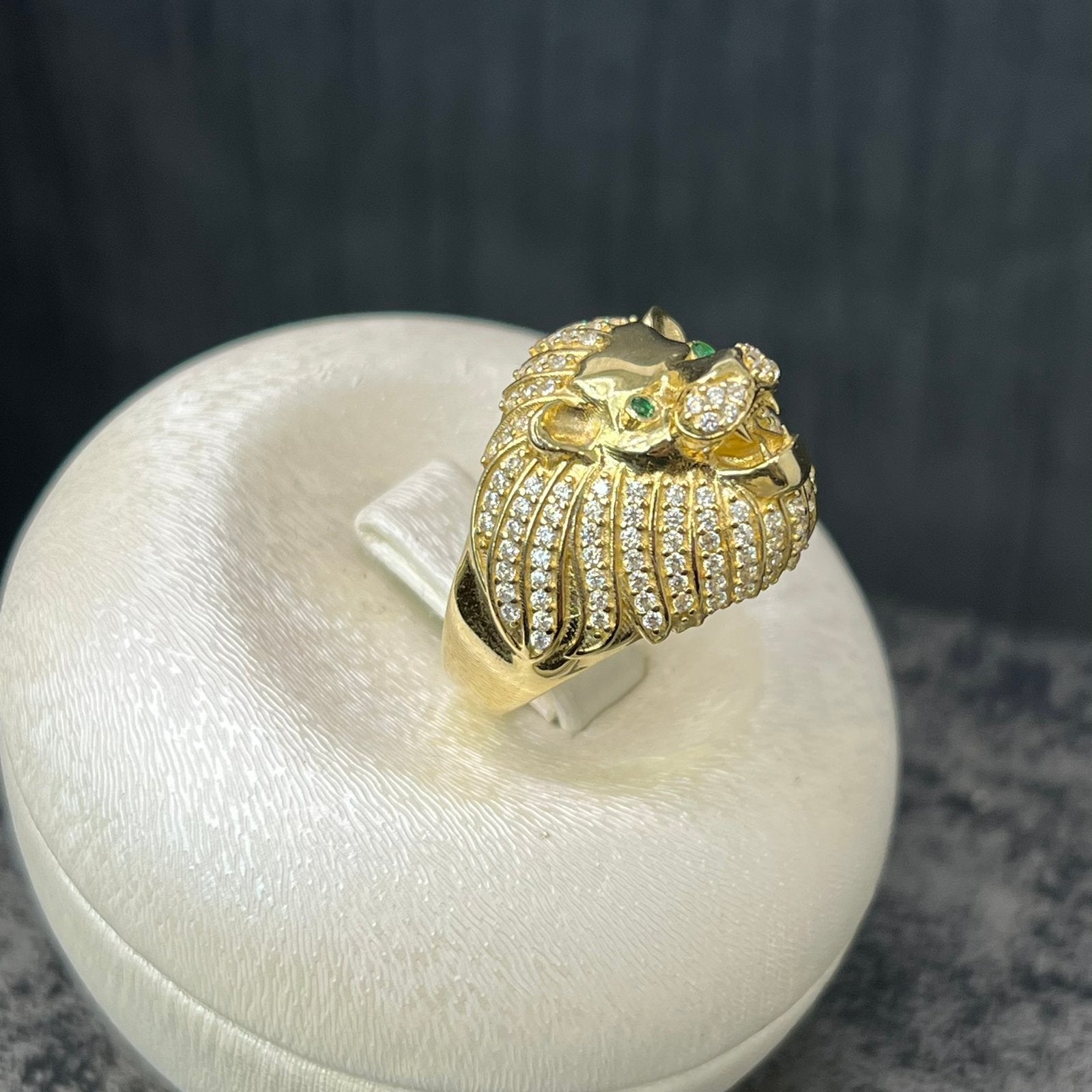 14k gouden ring leeuw model smaragd ogen, Ophalen of Verzenden, Nieuw, Goud, Heer