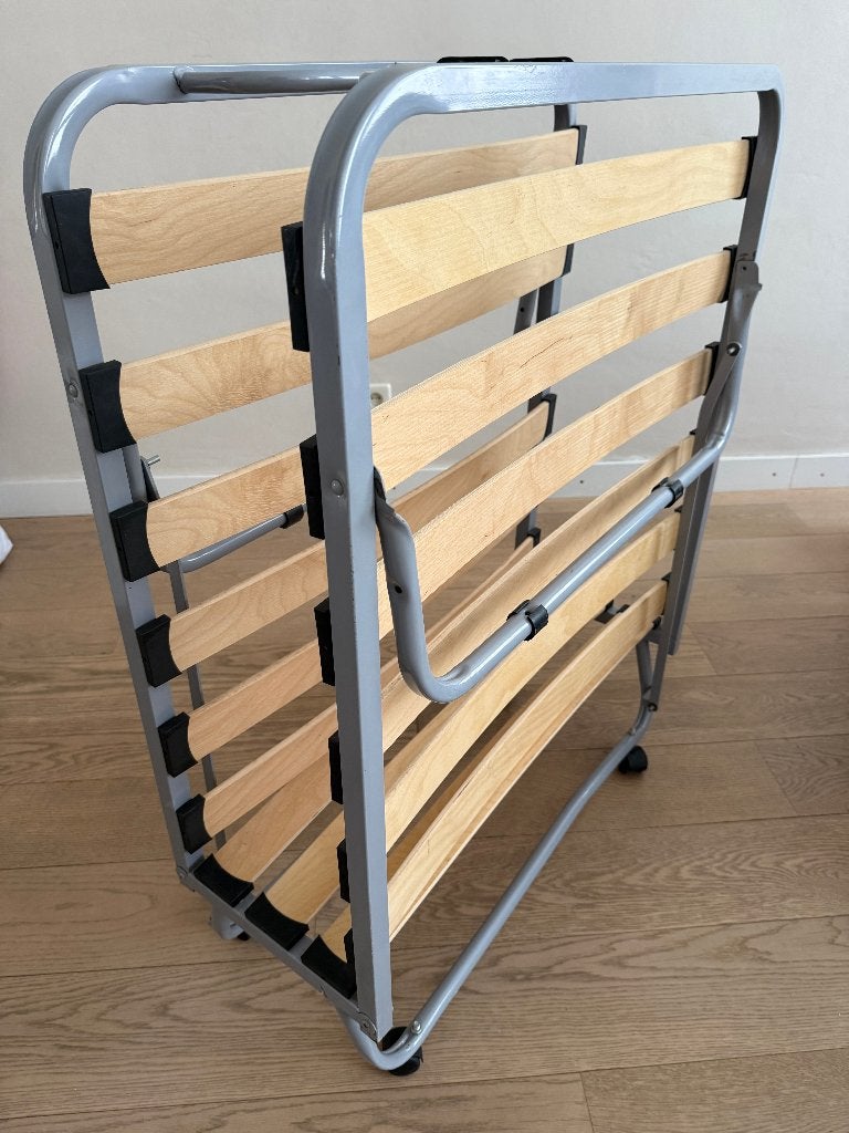 foldable guest bed in excellent, Ophalen, Eenpersoons, Bruin, Zo goed als nieuw