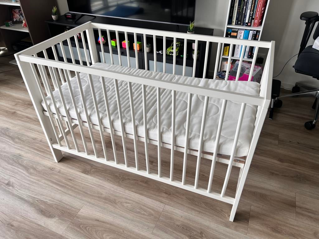 Baby Cribs + Mattresses, Ophalen, 190 cm of minder, Zo goed als nieuw, Eenpersoons