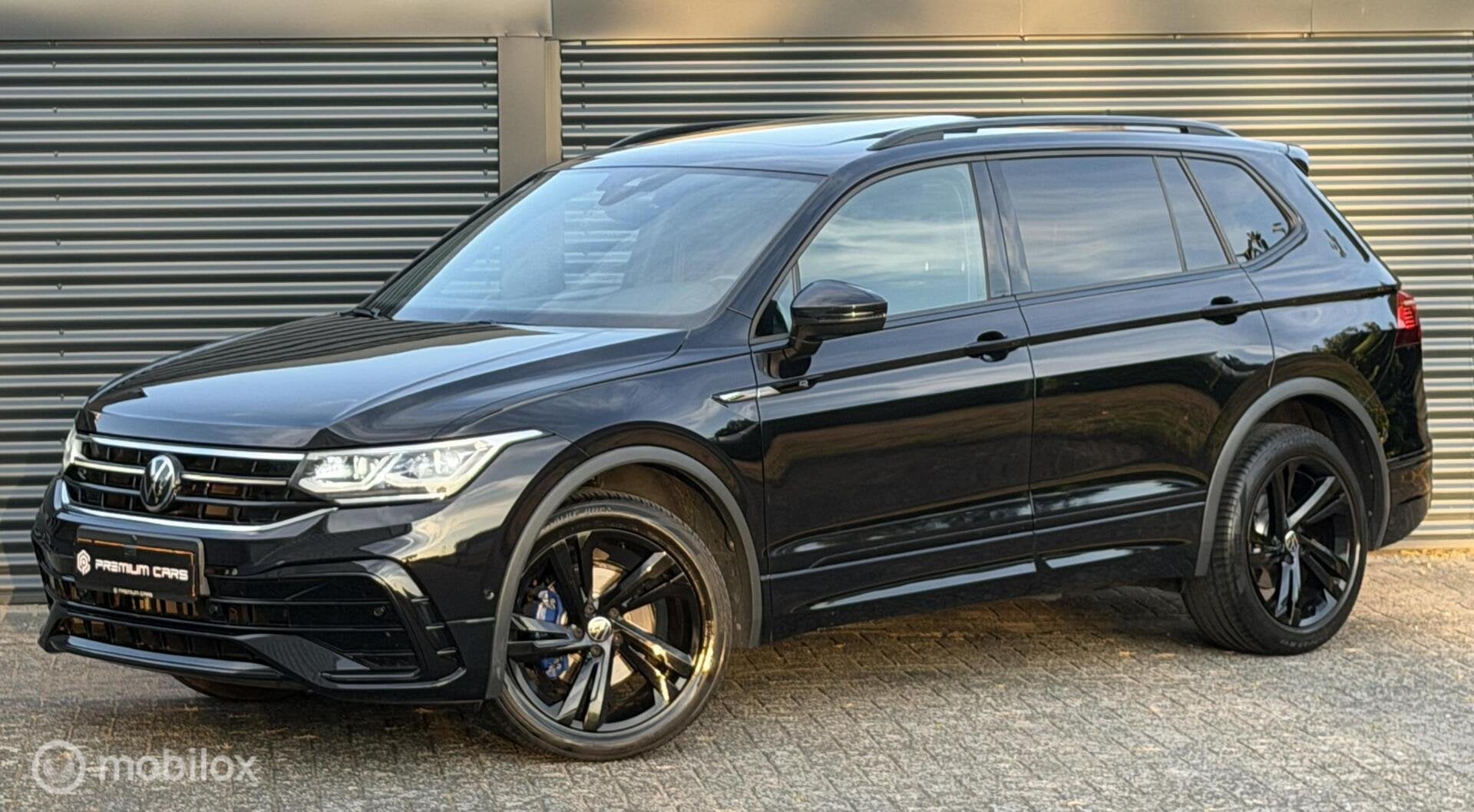 Volkswagen Tiguan Allspace 1.5 TSI R-Line 7p. pano 360 Leder, Auto's, 4 cilinders, 150 pk, 7 stoelen, Zwart