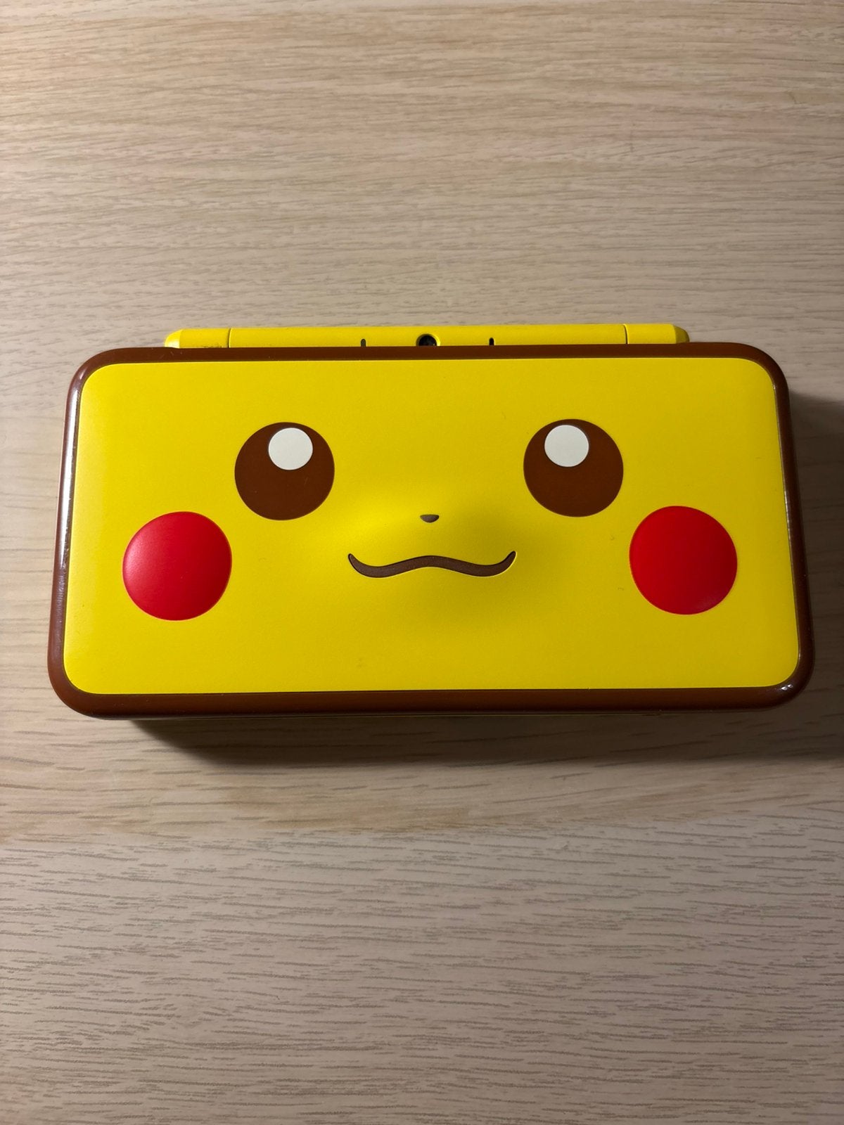 New Nintendo 2DS XL Pikachu Edition, Spelcomputers en Games, Spelcomputers | Nintendo 2DS en 3DS, Ophalen of Verzenden, Zo goed als nieuw