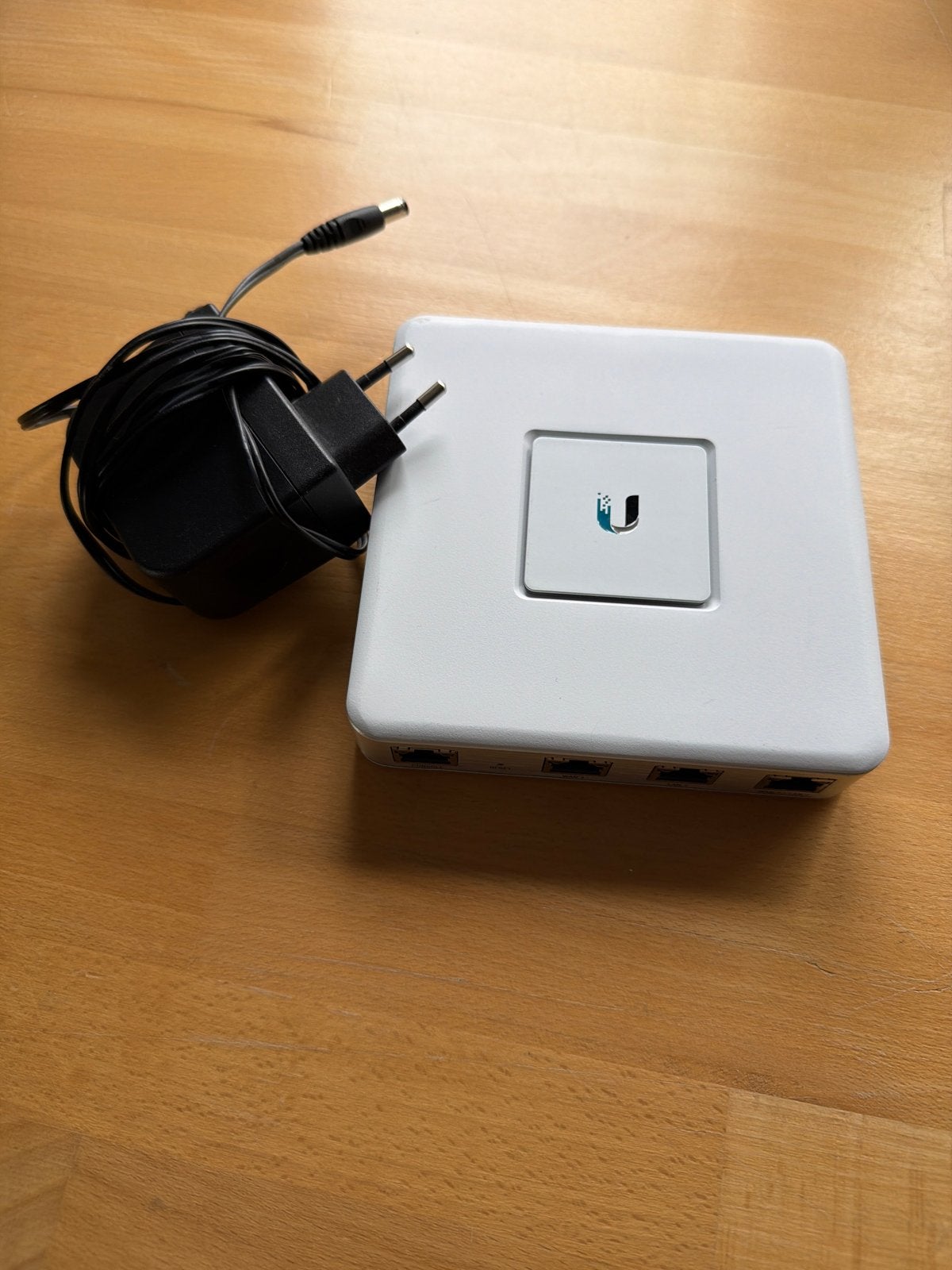 Ubiquiti UniFi Security Gateway (USG) Router, Computers en Software, Routers en Modems, Ophalen of Verzenden, Zo goed als nieuw