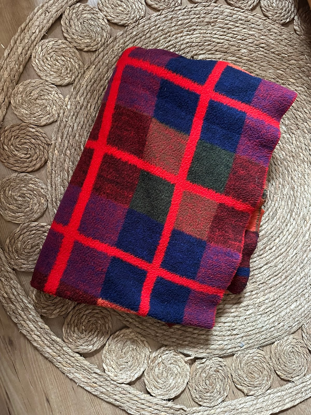 Vintage wollen deken met een rood en blauw geruit patroon, Huis en Inrichting, Woonaccessoires | Plaids en Woondekens, Ophalen of Verzenden