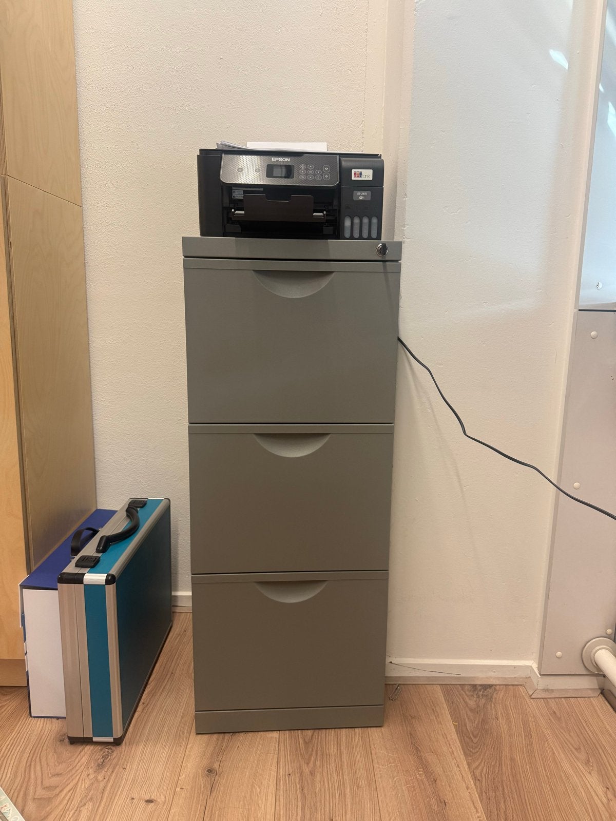 IKEA ERIK Ladeblok met 3 lades, sleutel en dossiermappen, Ophalen, Gebruikt, 100 tot 150 cm, Meerdere deuren