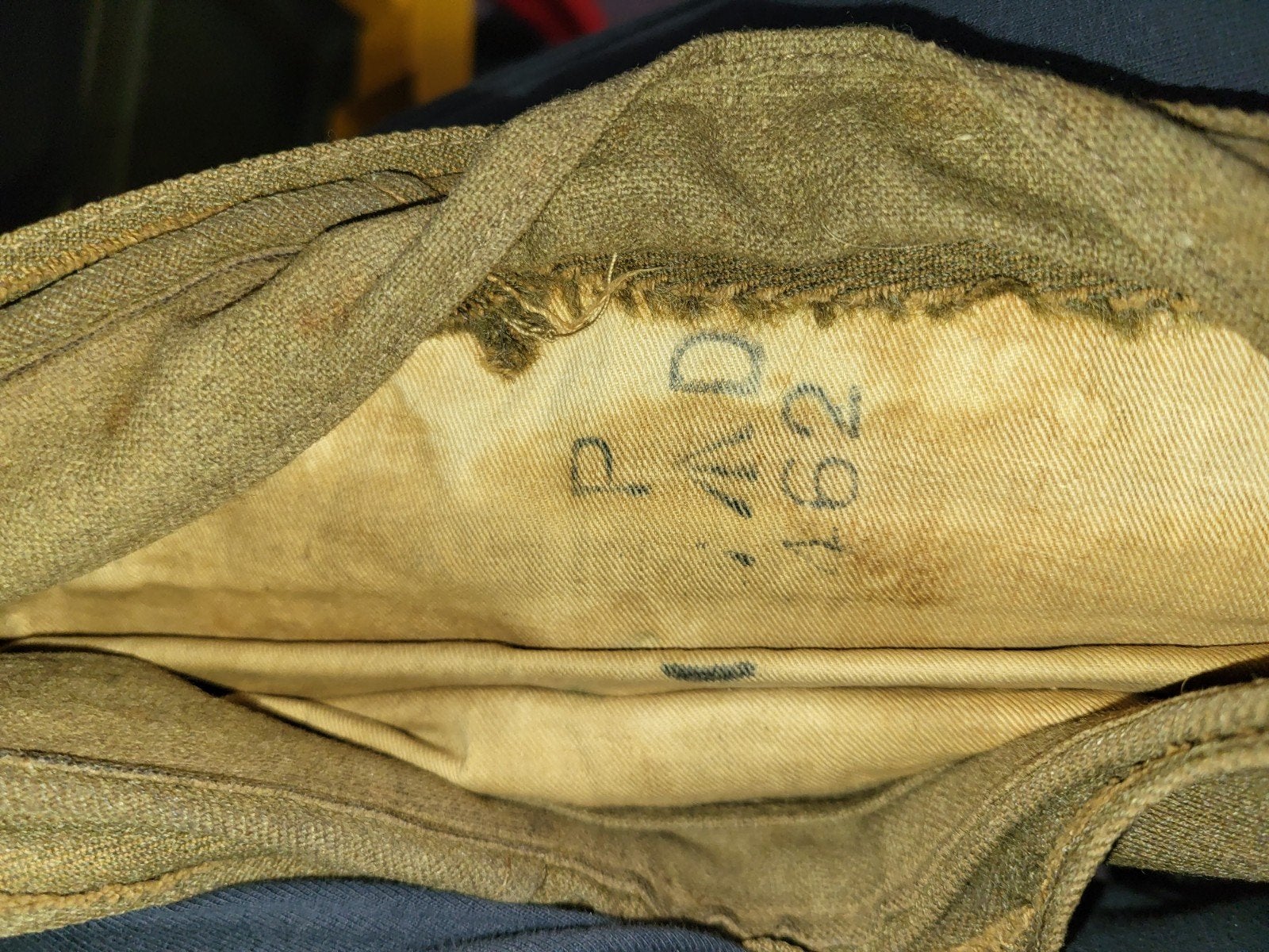 Brits Schuitje uit 1945 - Goede Staat, Ophalen of Verzenden, Landmacht, Engeland, Kleding of Schoenen