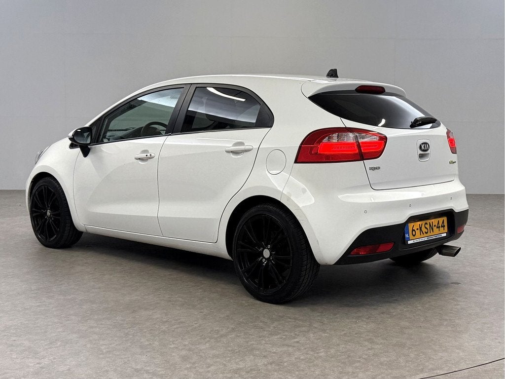 Kia Rio 1.2 CVVT Super Pack | Airco | Cruise | LED | Parkeer, Auto's, Kia, 4 cilinders, Wit, Bedrijf, Handgeschakeld