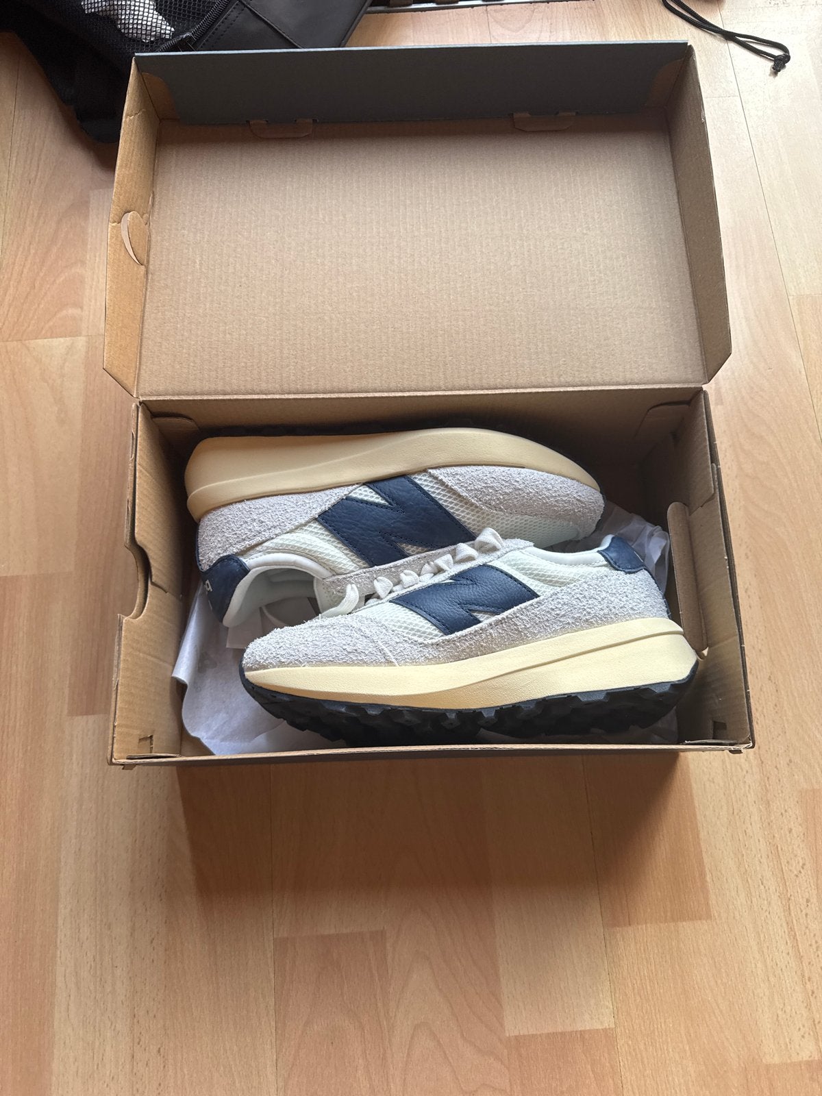 New Balance 327 Sneakers - Nieuw in doos 37,5, Ophalen of Verzenden, Nieuw, Wit, Wandelschoenen