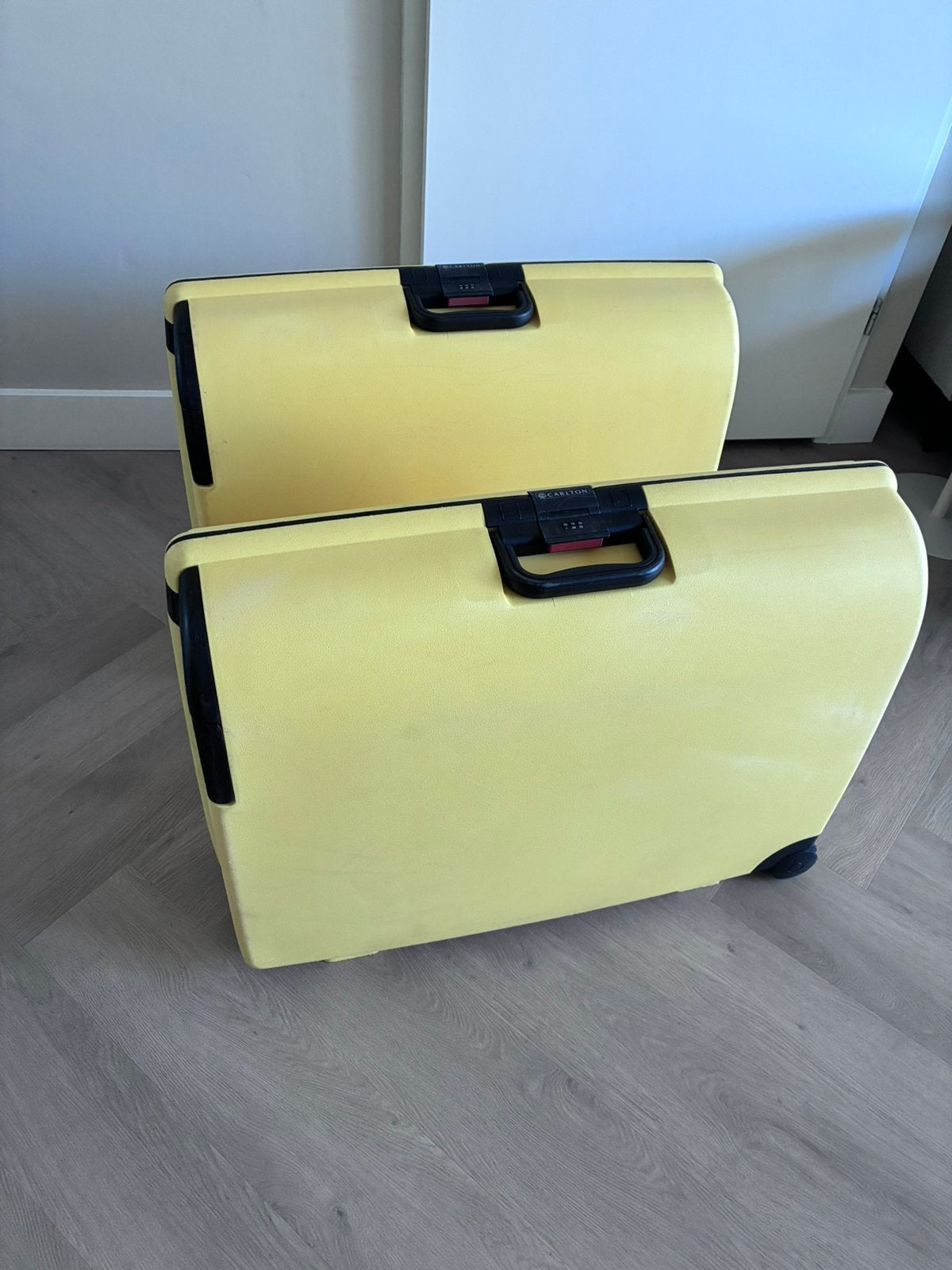 2x Carlton Reiskoffers Hardcase slot onverwoestbare koffer, Sieraden, Tassen en Uiterlijk, Tassen | Reistassen en Weekendtassen