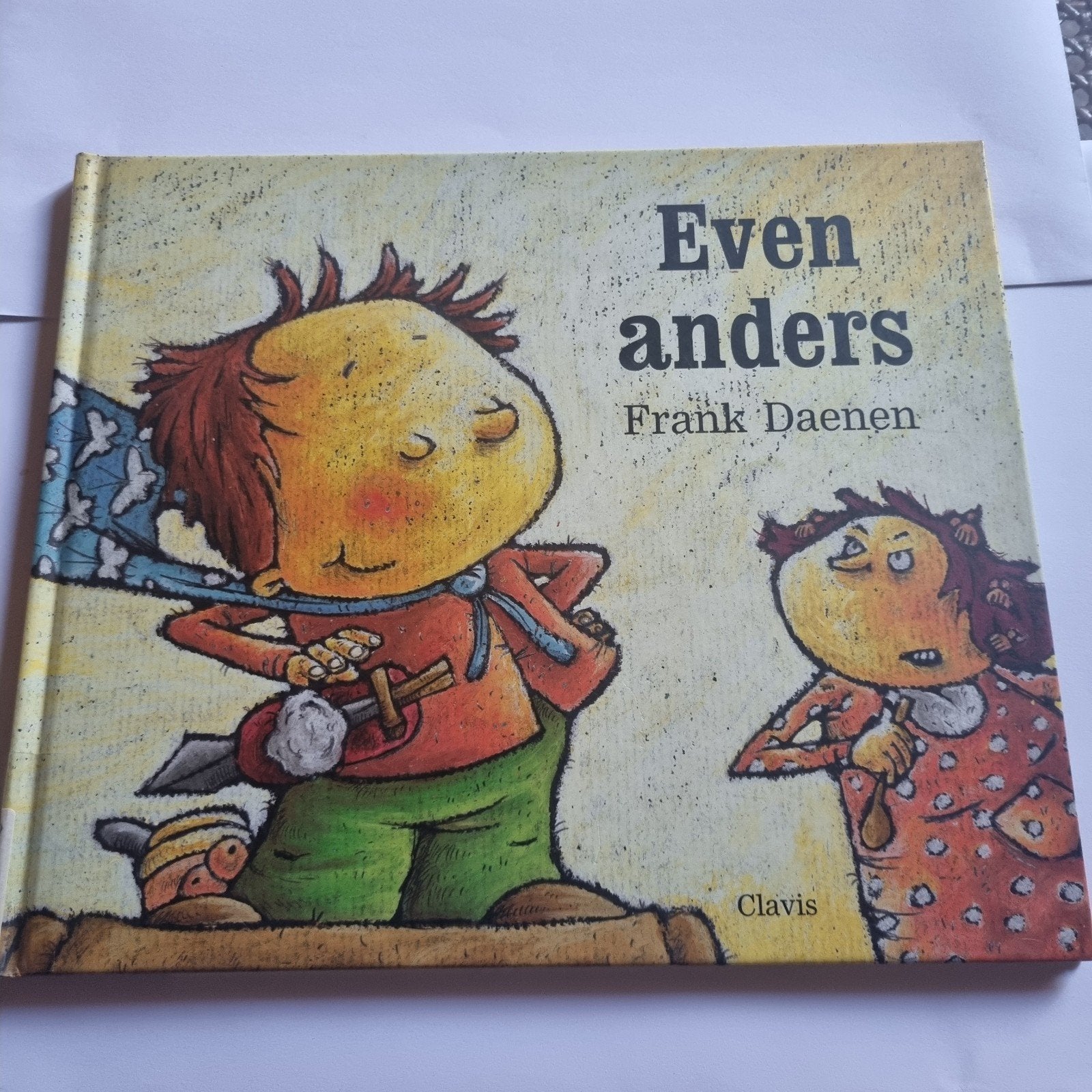 Even anders - Frank Daenen (Kinderboek), Ophalen of Verzenden, Gelezen, Fictie algemeen