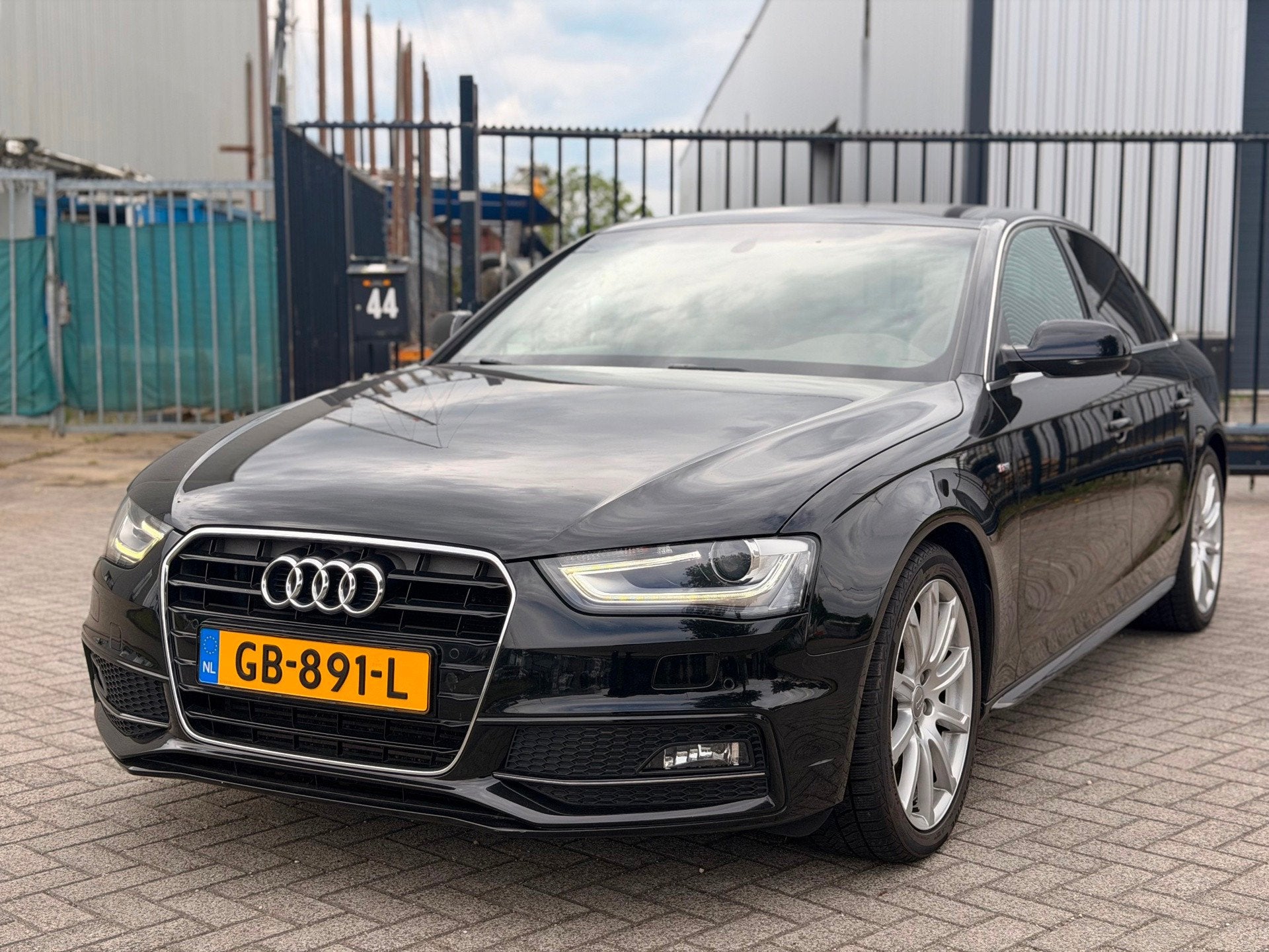 Audi A4 Limousine 1.8 TFSI S Edition 2x S-Line Automaat Clim, Auto's, Audi, Gebruikt, 4 cilinders, Zwart, Origineel Nederlands