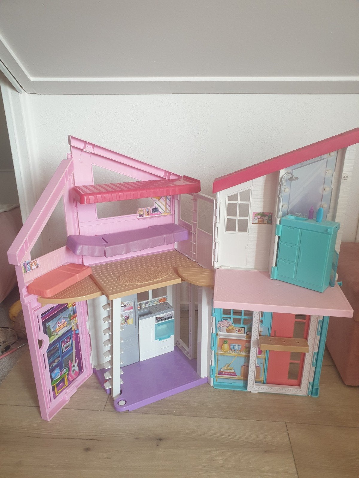 Barbie Malibu droomhuis COMPLEET!. Inklapbaar., Ophalen, Zo goed als nieuw, Poppenhuis