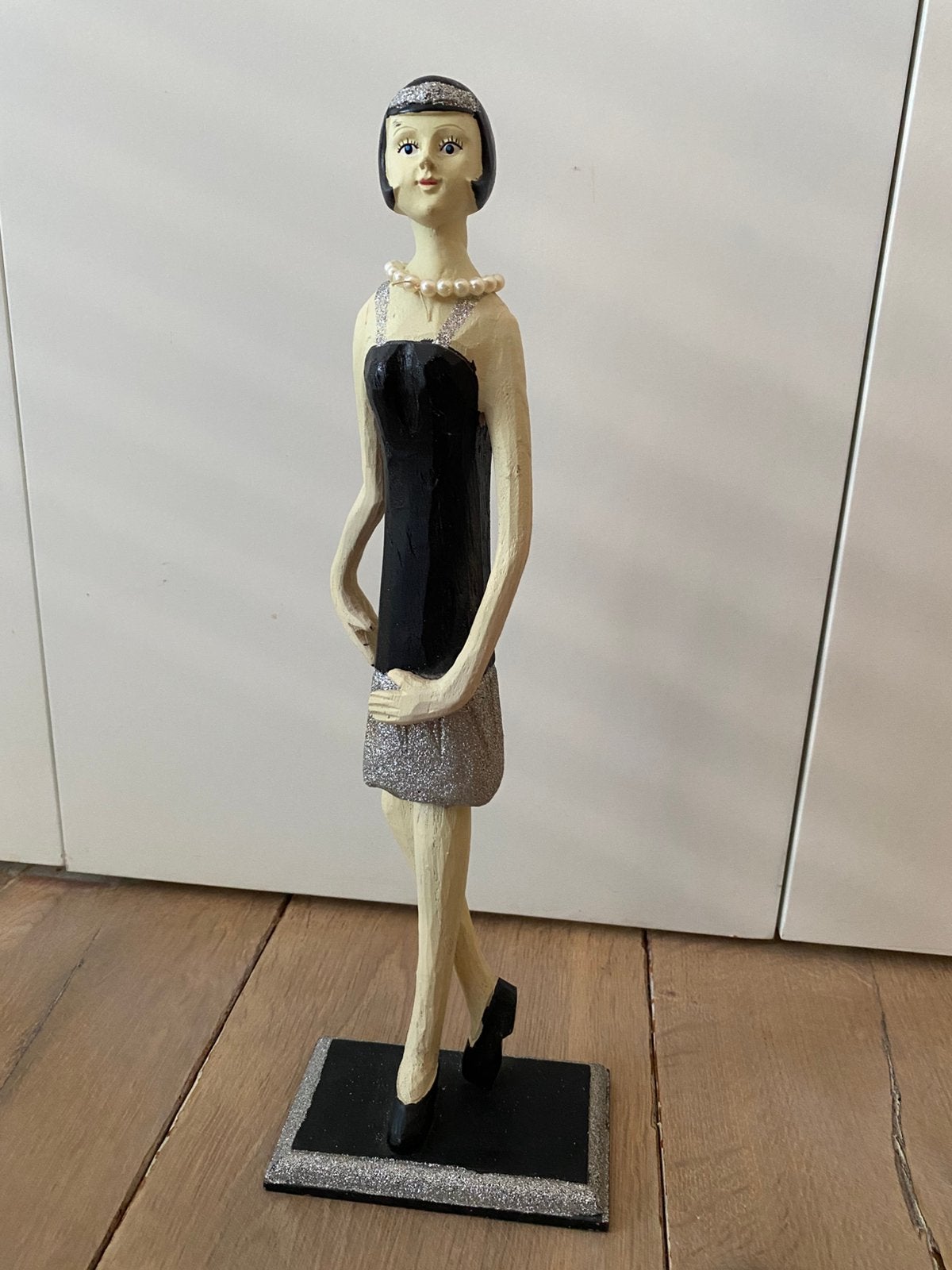 Houten Art Deco Beeldje - Jaren 20 "Flapper" Vrouw - 35 cm, Ophalen, Mens