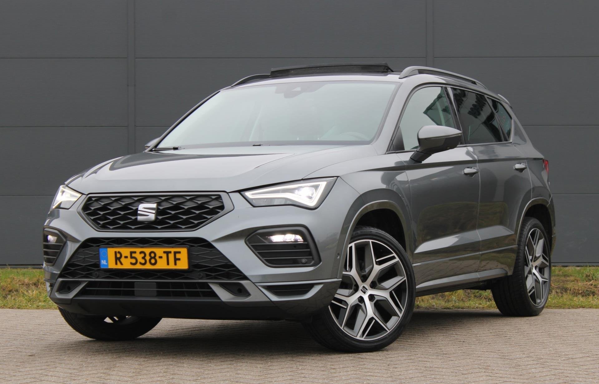 Seat Ateca 1.5 TSI FR BusinessIntense Automaat Panodak Trekh, Auto's, 4 cilinders, 150 pk, Ateca, Bedrijf