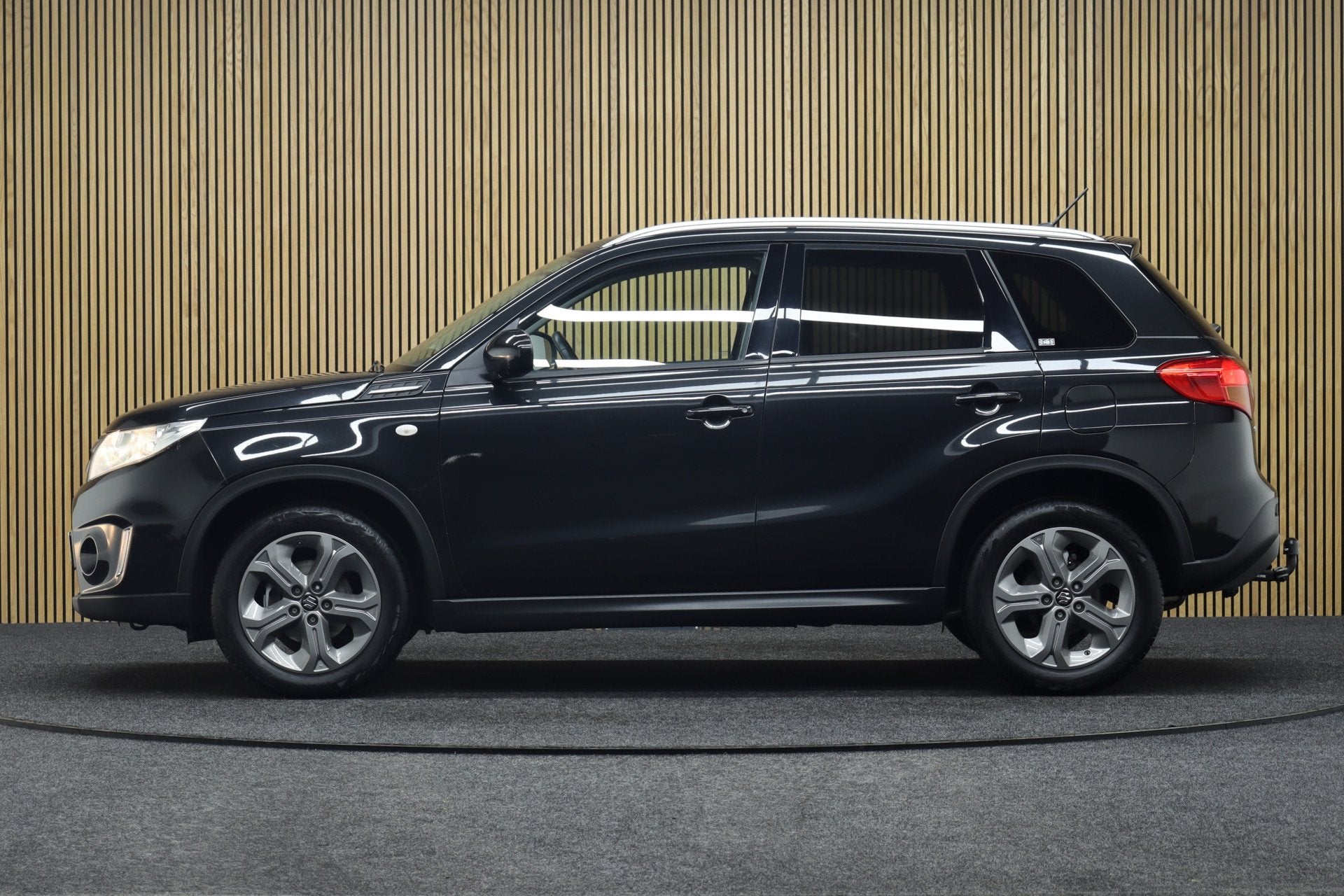 Suzuki Vitara 1.6 Automaat Exclusive | Afneembare Trekhaak |, Stof, Gebruikt, 4 cilinders, 400 kg