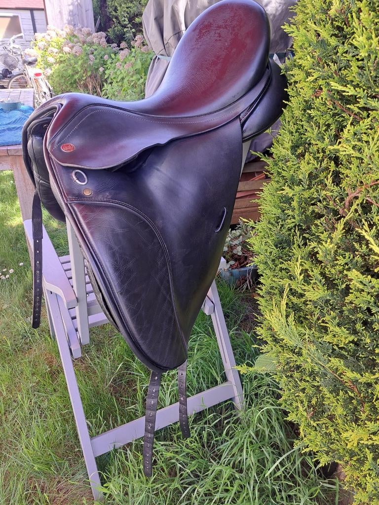 Nette Kent & Masters zadel 17.5 inch  zwart, Dieren en Toebehoren, Paarden en Pony's | Zadels, Ophalen