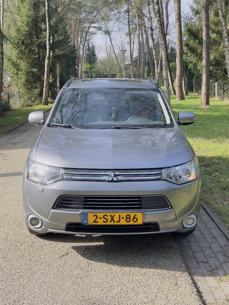 Mitsubishi Outlander 2.0 Dohc Mivec Phev 203pk 4WD CVT 5P, Auto's, 1998 cc, 4 cilinders, SUV of Terreinwagen, Te koop