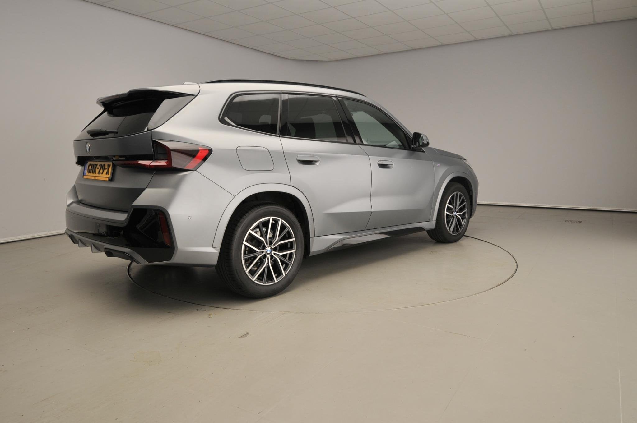 BMW X1 sDrive18i | M-Sportpakket | LED | Navigatie | Panoram, Auto's, Dealer onderhouden, 136 pk, Gebruikt, Met garantie (alle)