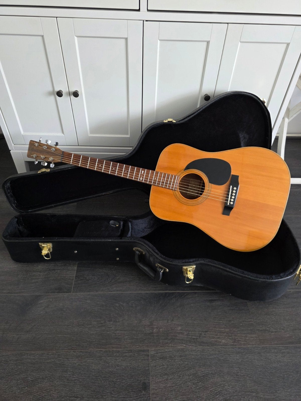 Sigma Guitars DM-4H Westerngitaar met koffer, Muziek en Instrumenten, Snaarinstrumenten | Gitaren | Akoestisch, Ophalen of Verzenden