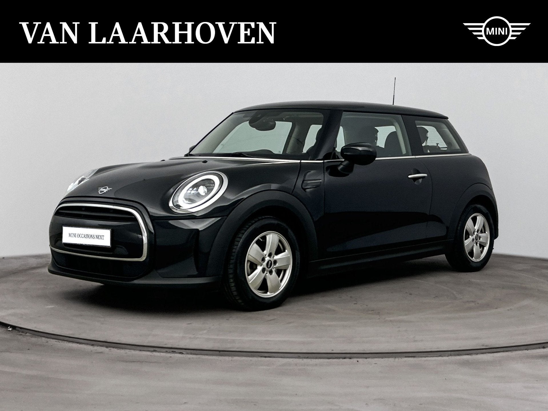 MINI Hatchback Cooper Essential Automaat / LED / Multifuncti, Auto's, Mini, Gebruikt, Met garantie (alle), 4 stoelen, Origineel Nederlands