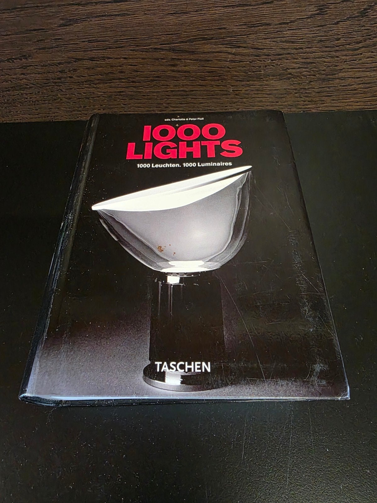 1000 Lights - Charlotte & Peter Fiell - Taschen, Boeken, Ophalen of Verzenden, Gelezen, Overige onderwerpen, Charlotte & Peter Fiell