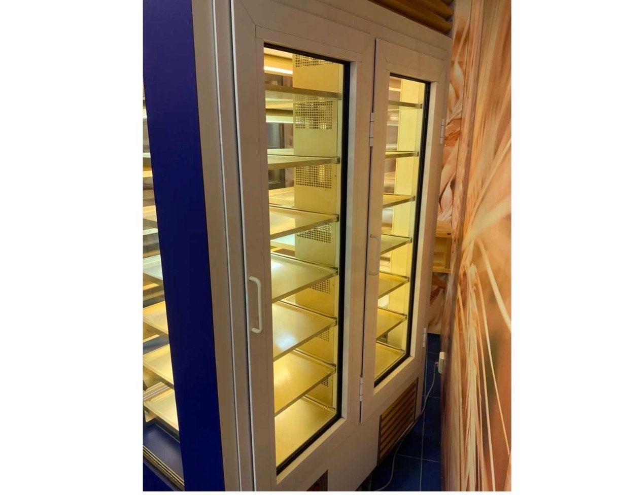 Koelvitrine gebak en bonbon - Koning Interieurbouw, Zakelijke goederen, Horeca | Keukenapparatuur, Ophalen, Gebruikt, Bakkerij en Slagerij