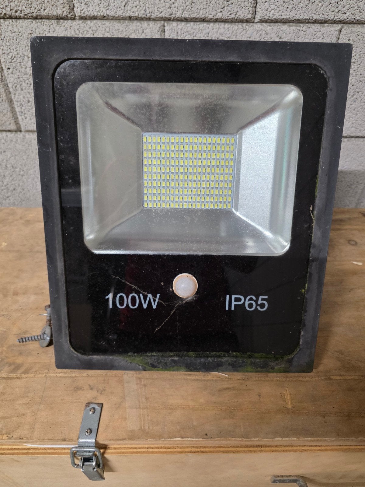 Hofftech LED Floodlight 100W met bewegingssensor, Ophalen, Led-lamp, Gebruikt, 60 watt of meer
