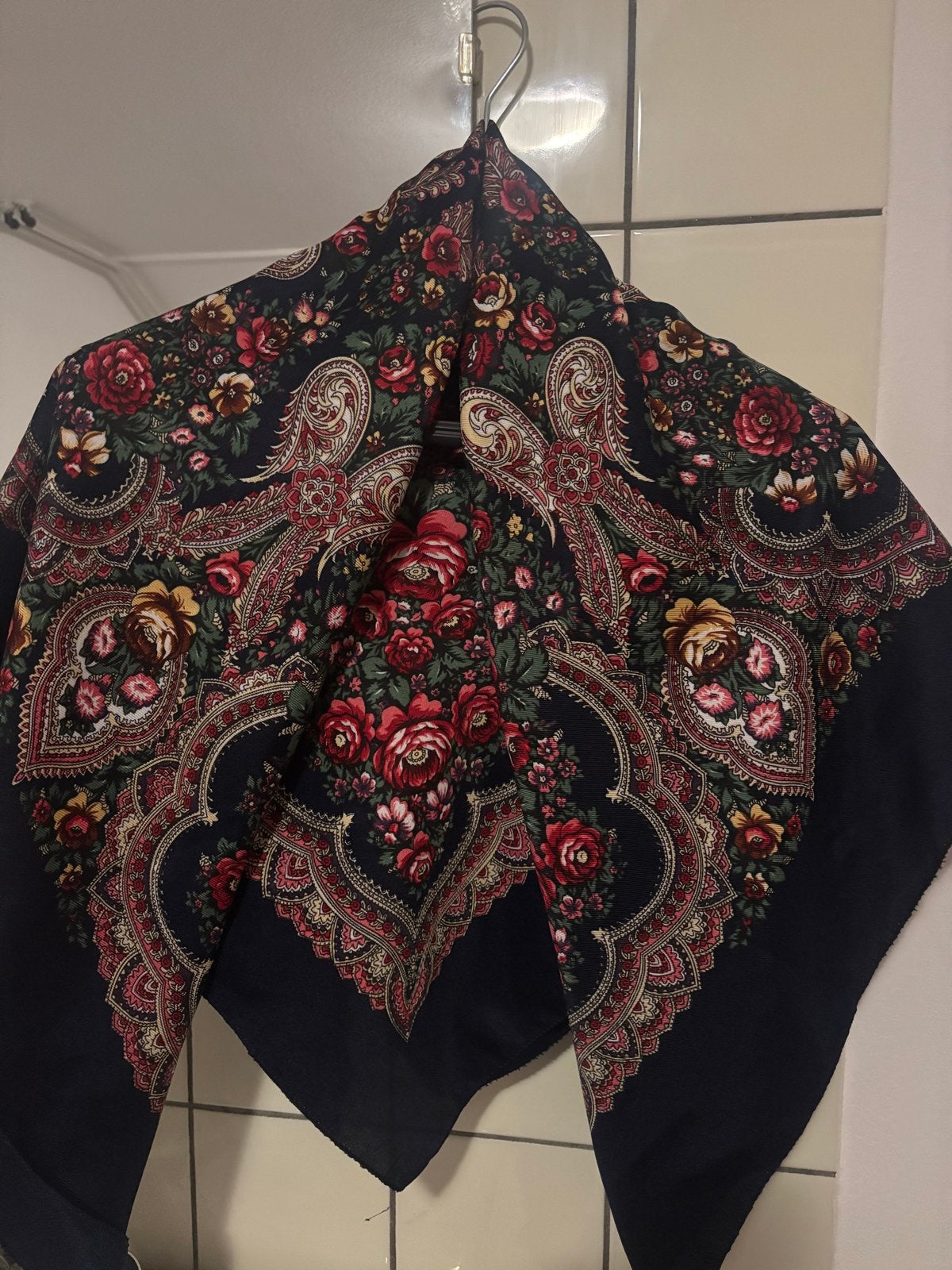 Vintage bloemenprint sjaal - Donkerblauw met rozen, Ophalen of Verzenden, Zo goed als nieuw