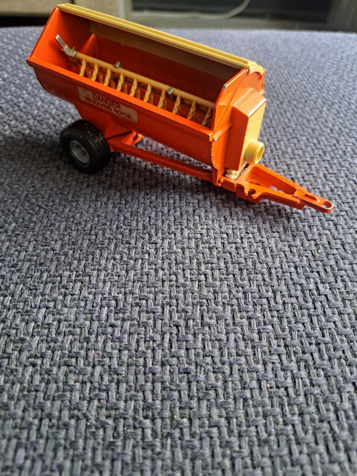 britains Ltd model meststrooier schaal 1:32, Hobby en Vrije tijd, Britains Ltd, Gebruikt, England, Tractor of Landbouw